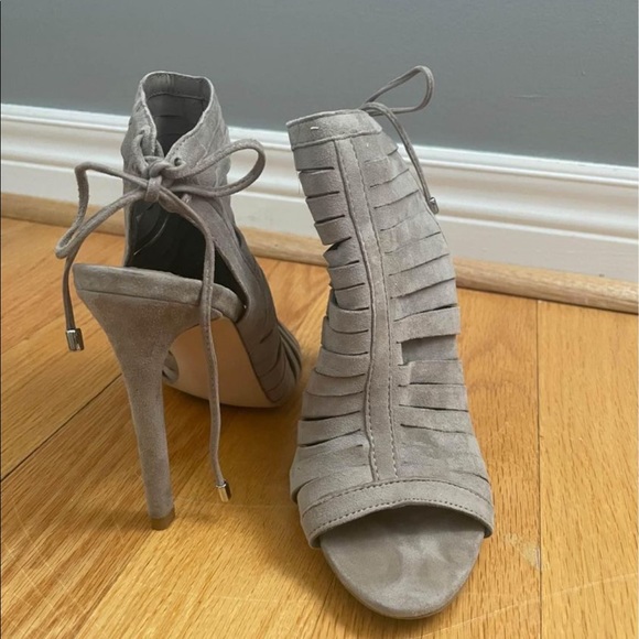 Steve Madden Grey Suede Size 6.5 Heels - Picture 2 of 2